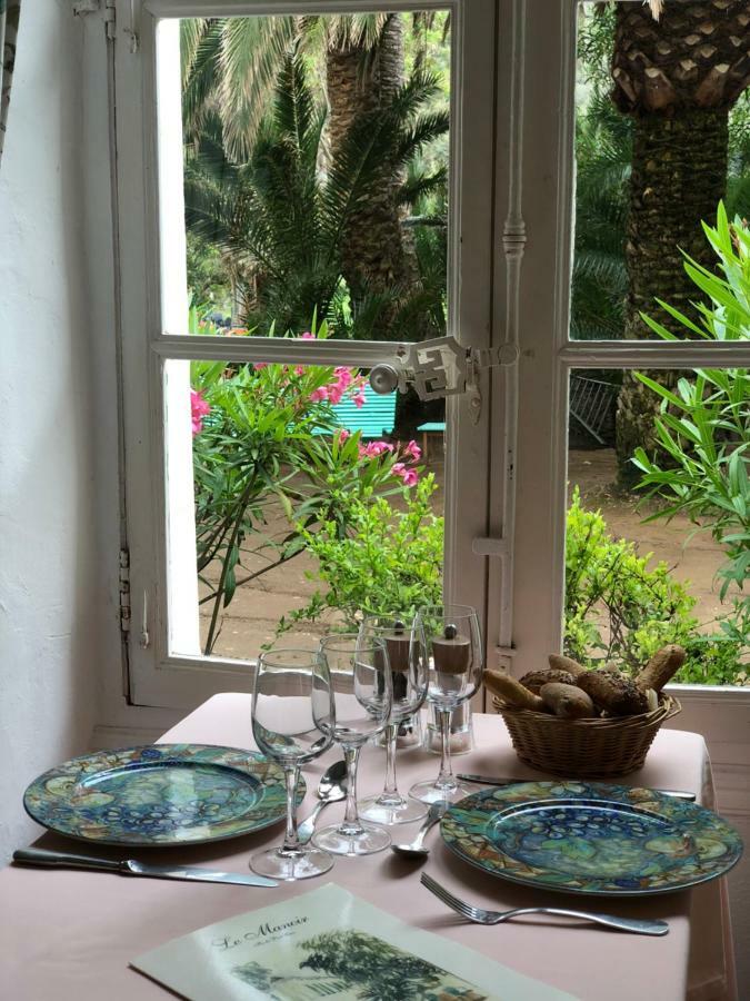 Le Manoir De Hotel *