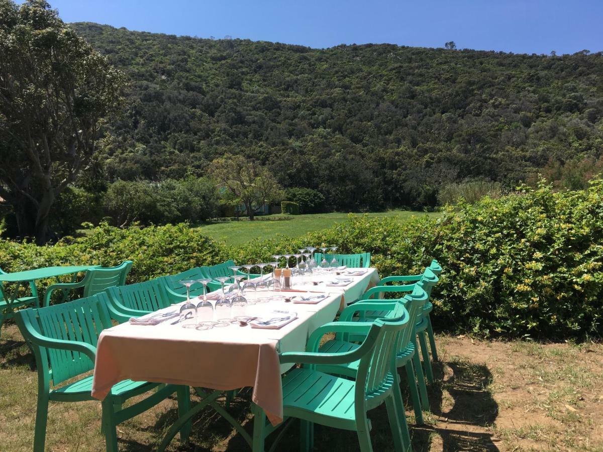 Le Manoir De *
